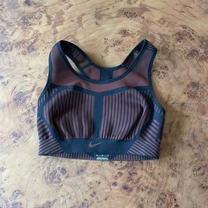 Nike Just Do It sports bra, size medium never been worn